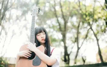 抱着她想着他